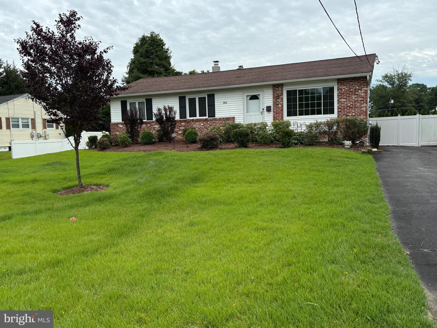 Property Photo: 952 Hamilton Avenue NJ 08554
