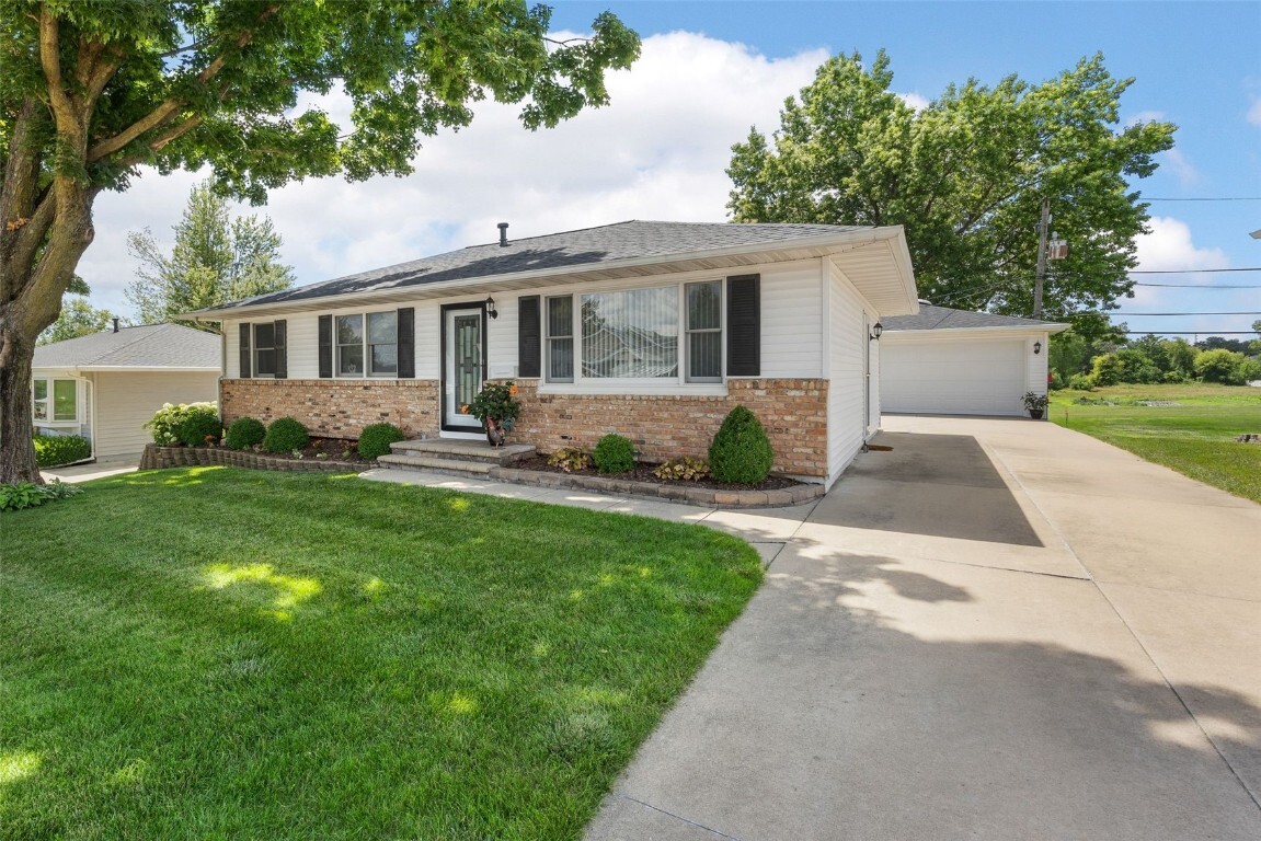 906 29th Street NW  Cedar Rapids IA 52405 photo