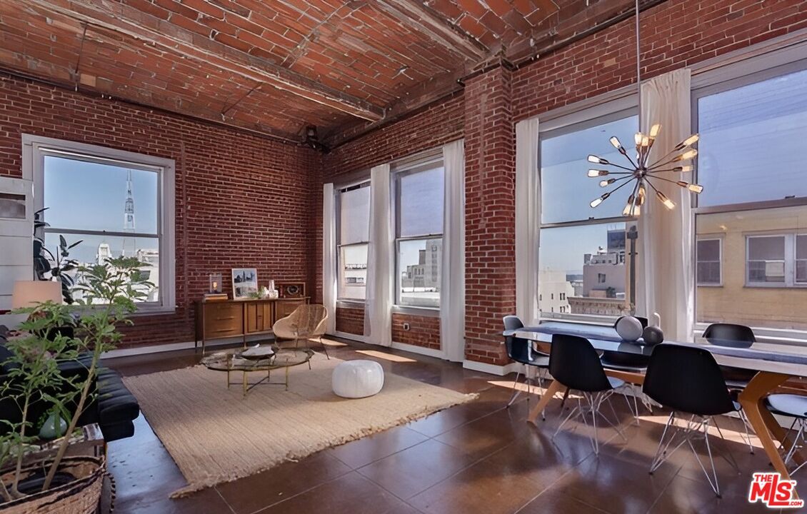 Property Photo: 215 W 7th St CA 90014