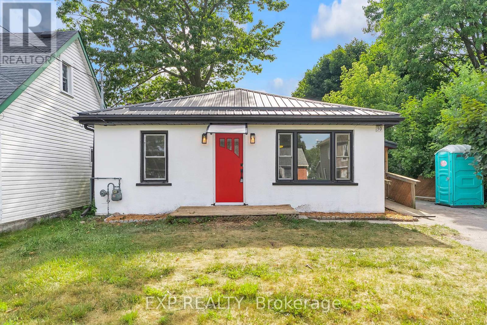 Property Photo: 30 Leonard Avenue ON K8V 2R4
