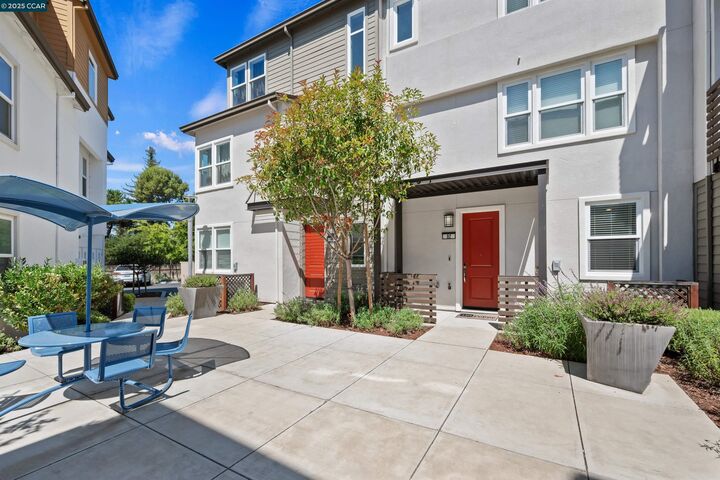 Property Photo: 92 Zenith Cmn CA 94539