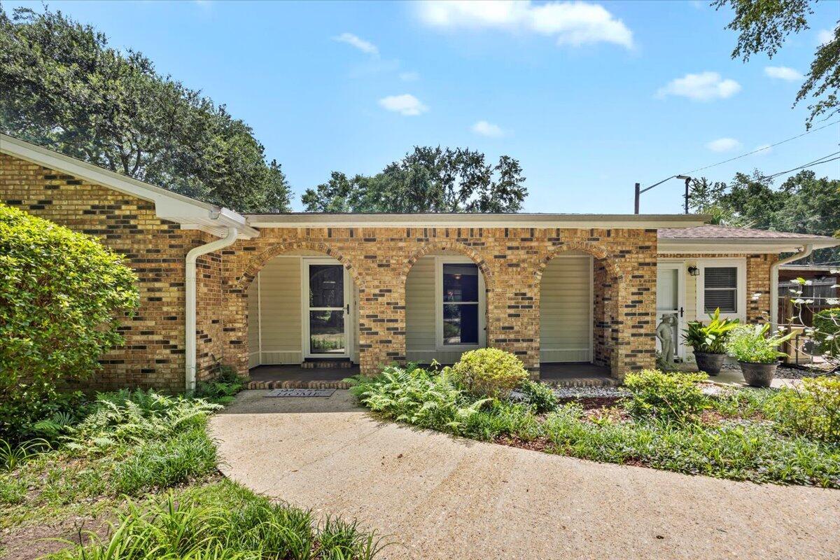 Property Photo: 295 Garden Street FL 32536