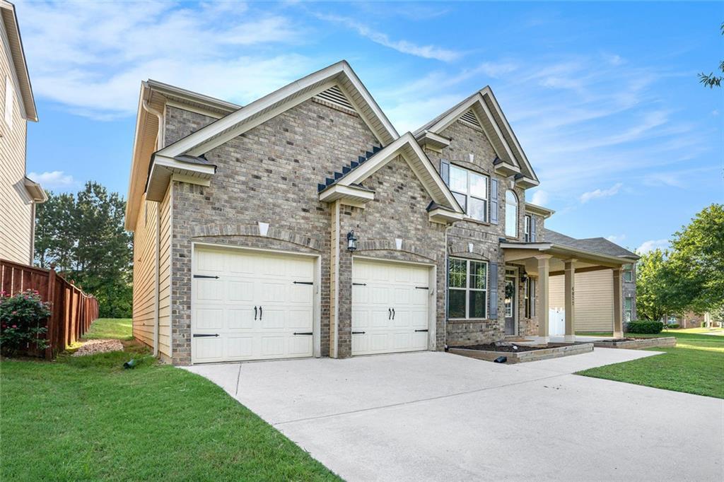 Property Photo: 4027 Dinmont Chase GA 30349