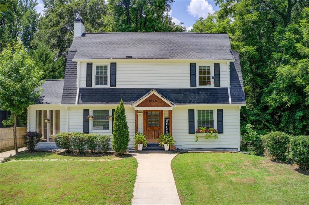 Property Photo: 1698 Kenmore Street SW GA 30311