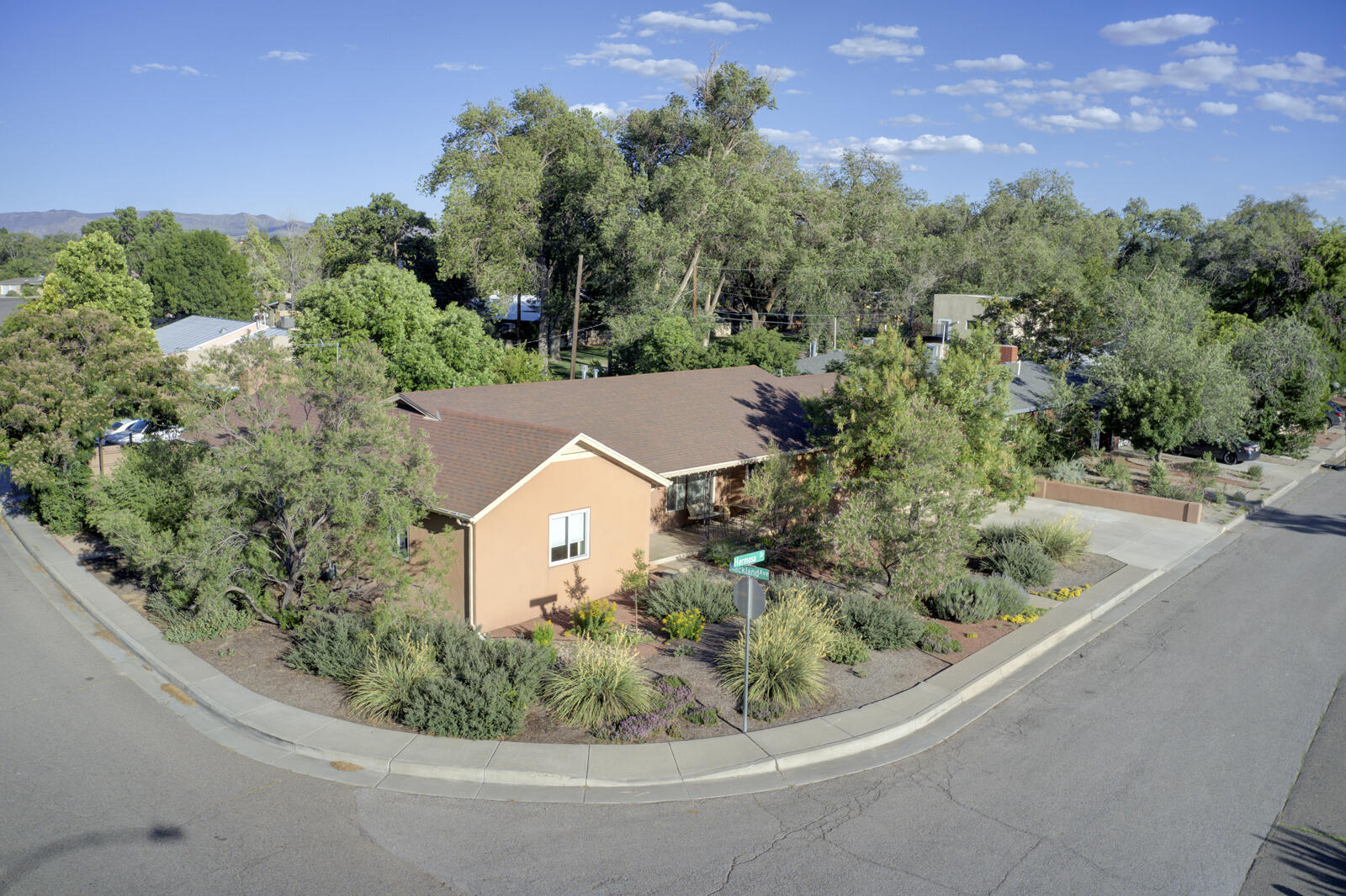 Property Photo: 924 Hermosa Drive NE NM 87110