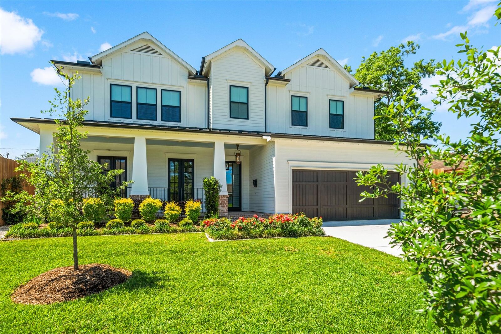 Property Photo: 1221 Lamonte Lane TX 77018
