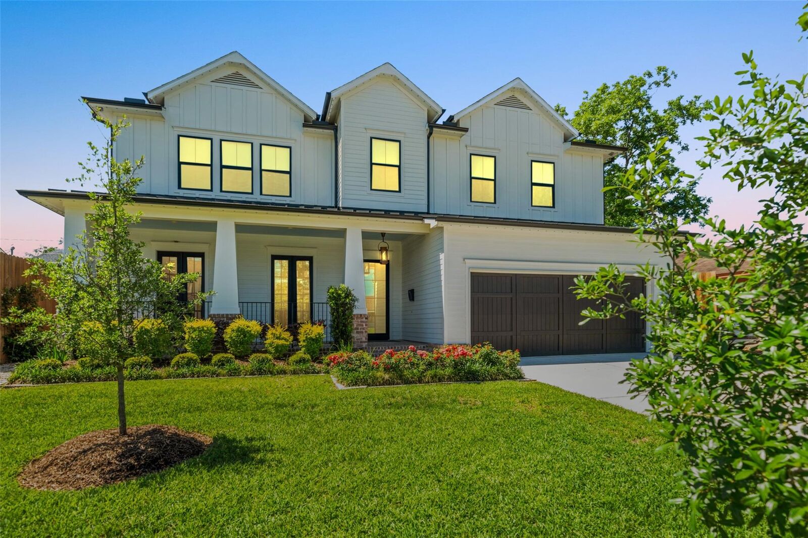 Property Photo: 1221 Lamonte Lane TX 77018