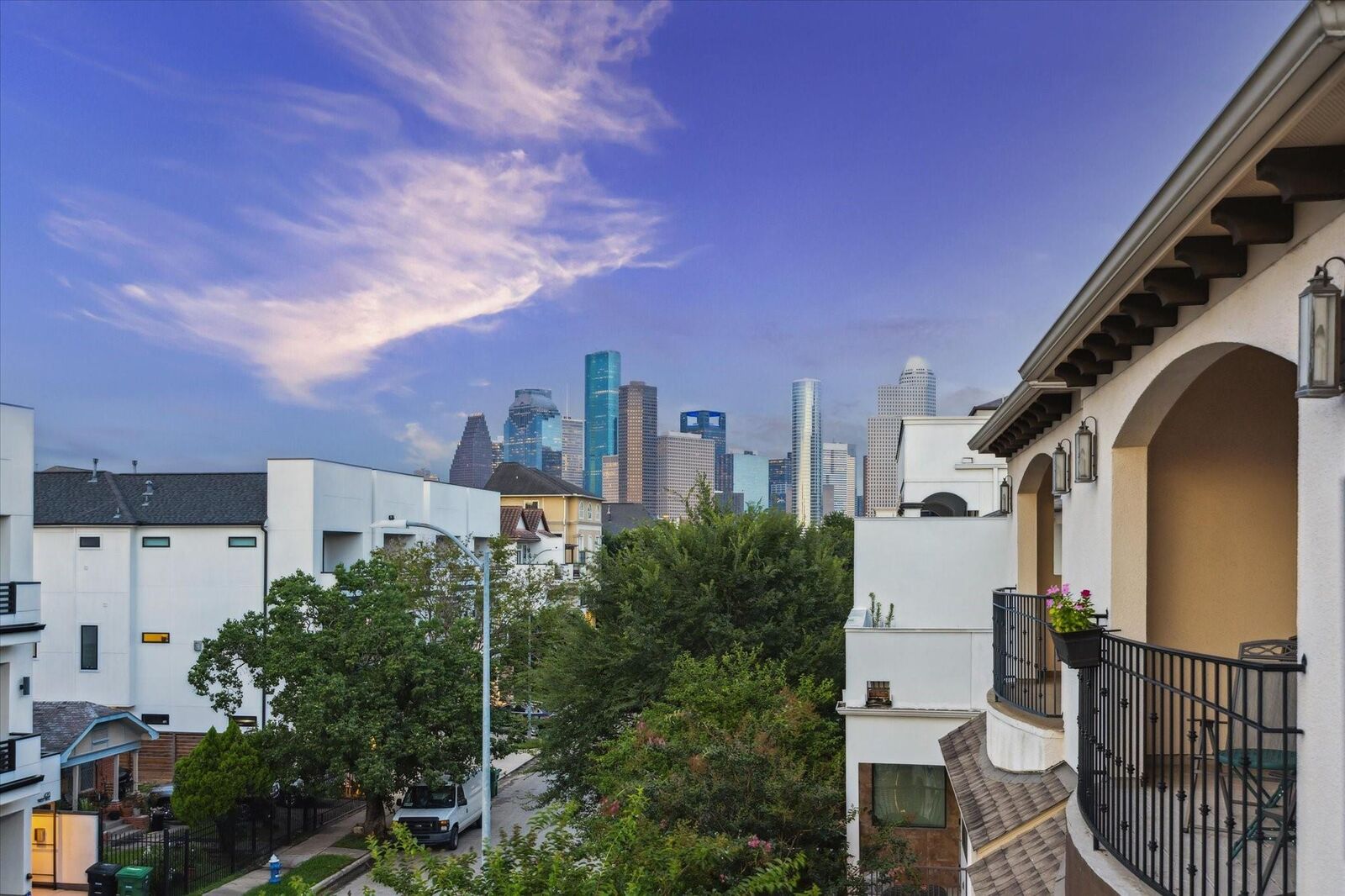 Property Photo: 507 W Bell TX 77019