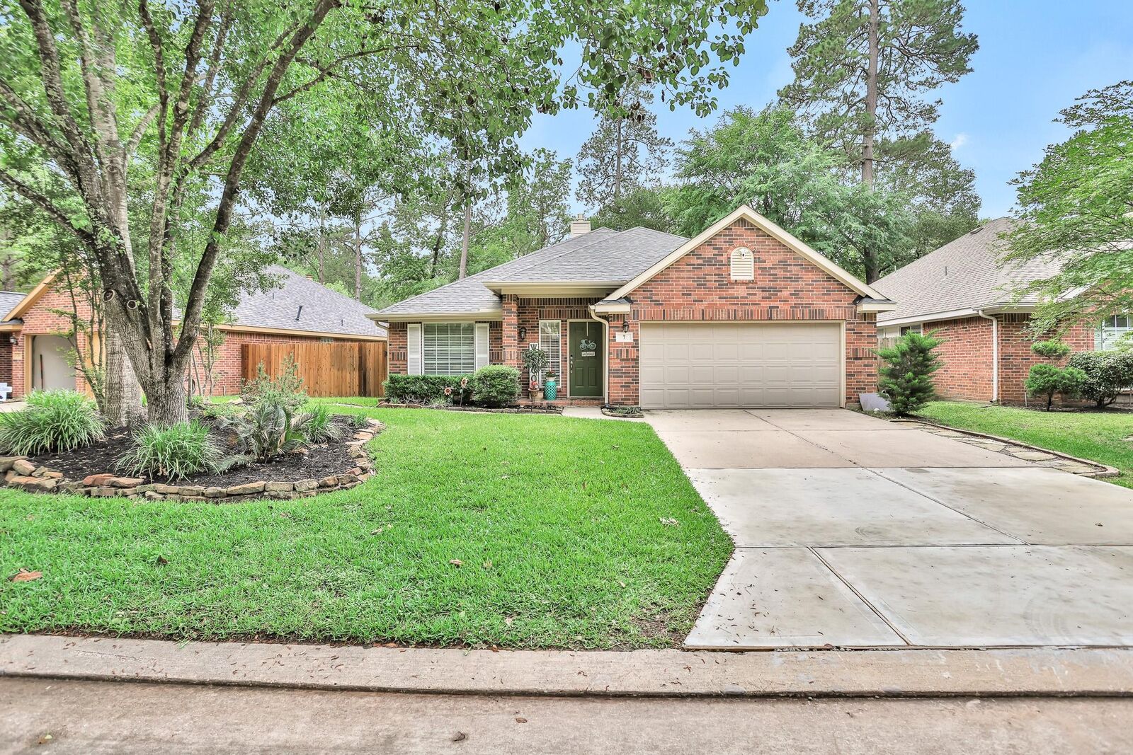 Property Photo: 7 Cypress Bayou Court TX 77382