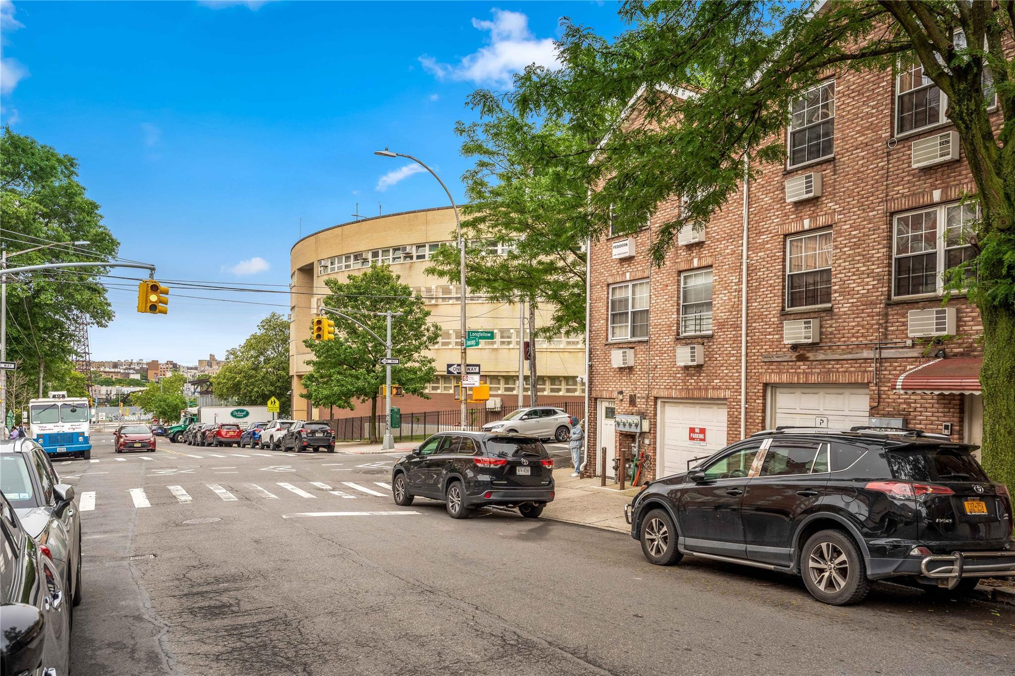 Property Photo: 992 Jennings Street NY 10460
