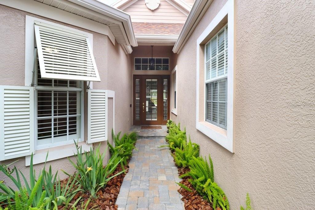 Property Photo: 10408 Edgefield Place FL 33626