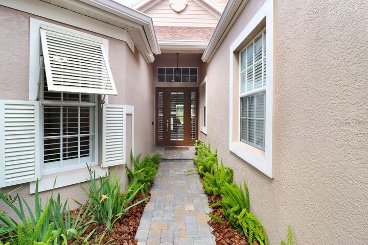 Property Photo: 10408 Edgefield Place FL 33626