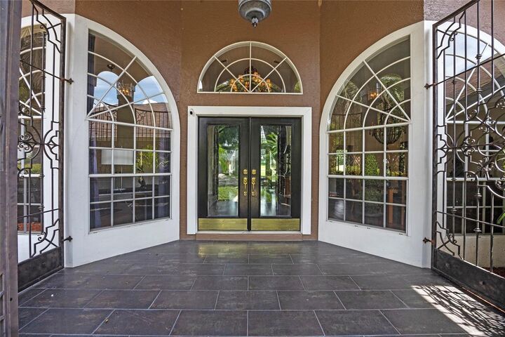 Property Photo: 6631 Crenshaw Drive FL 32835