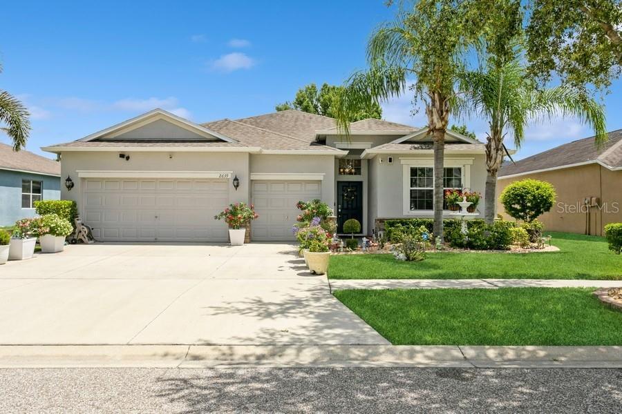 Property Photo: 2639 Yukon Cliff Drive FL 33570