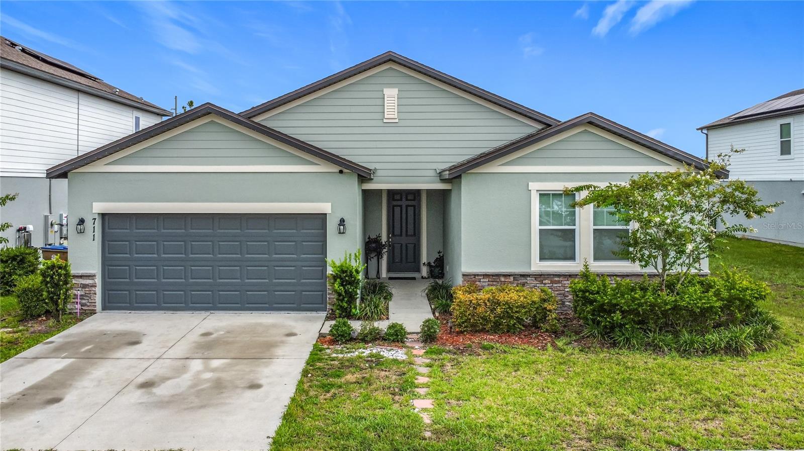 Property Photo: 711 Steerview Street FL 34771