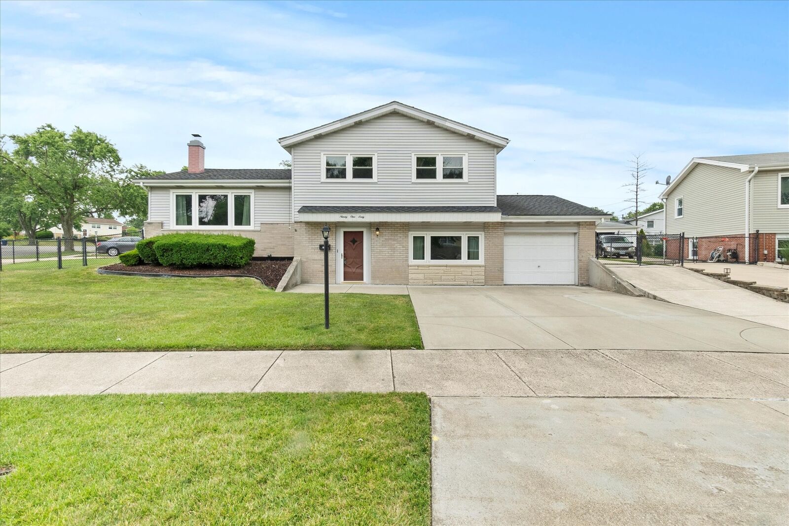 Property Photo: 9160 S 88th Court IL 60457