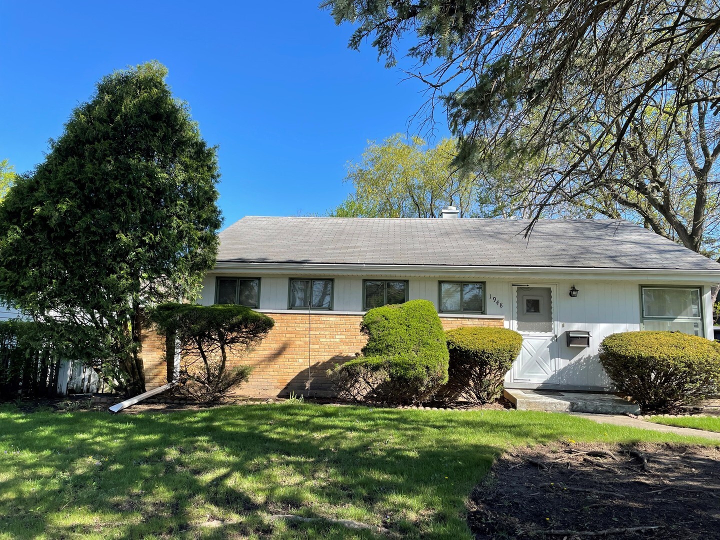 Property Photo: 1948 Lincoln Avenue IL 60062