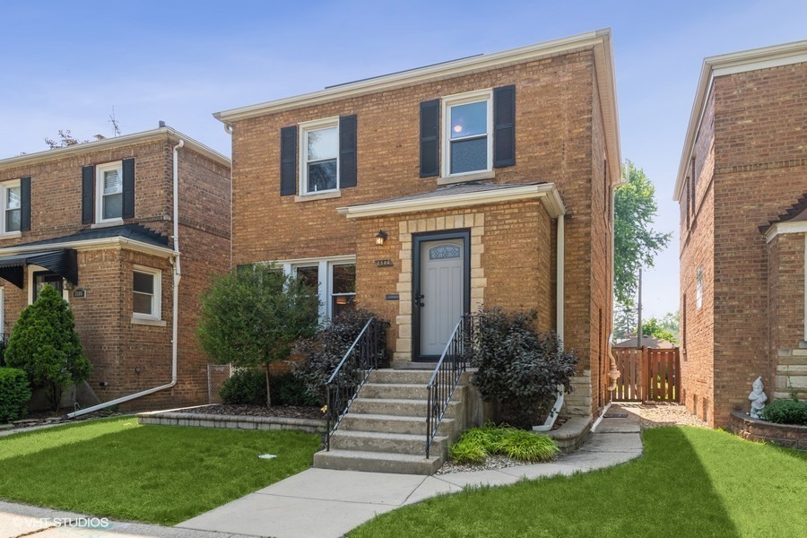 Property Photo: 3504 Cleveland Avenue IL 60513