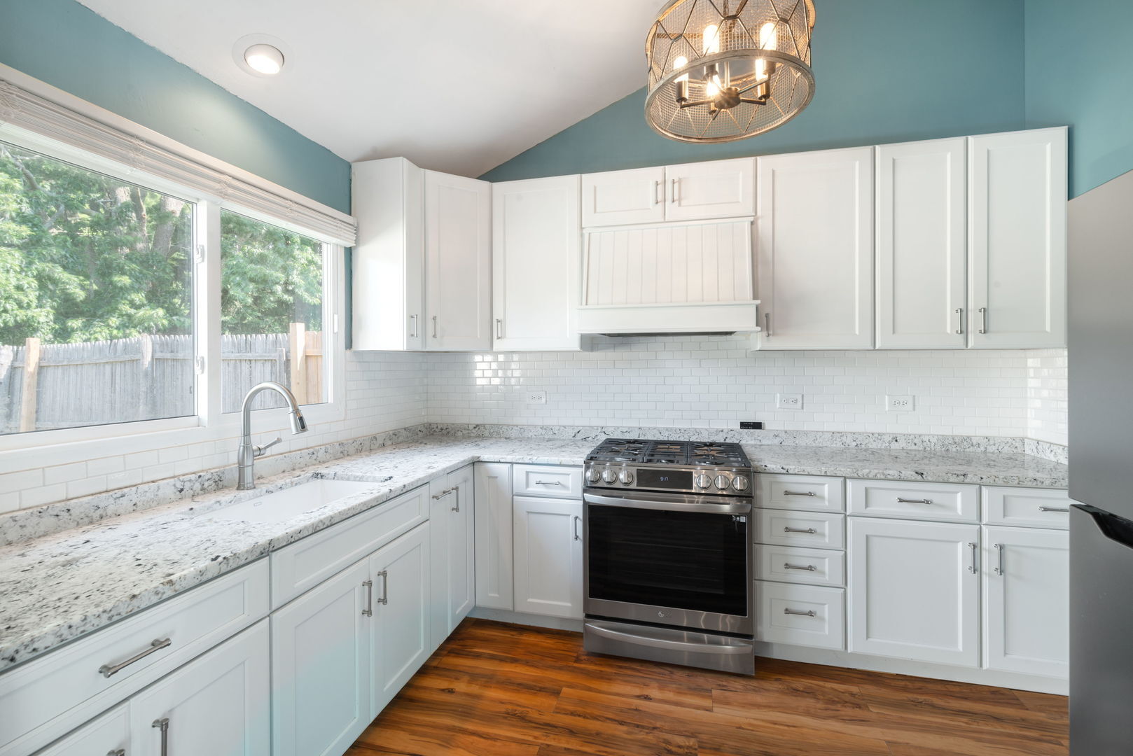 Property Photo:  2S464 Cottonwood Court  IL 60555 