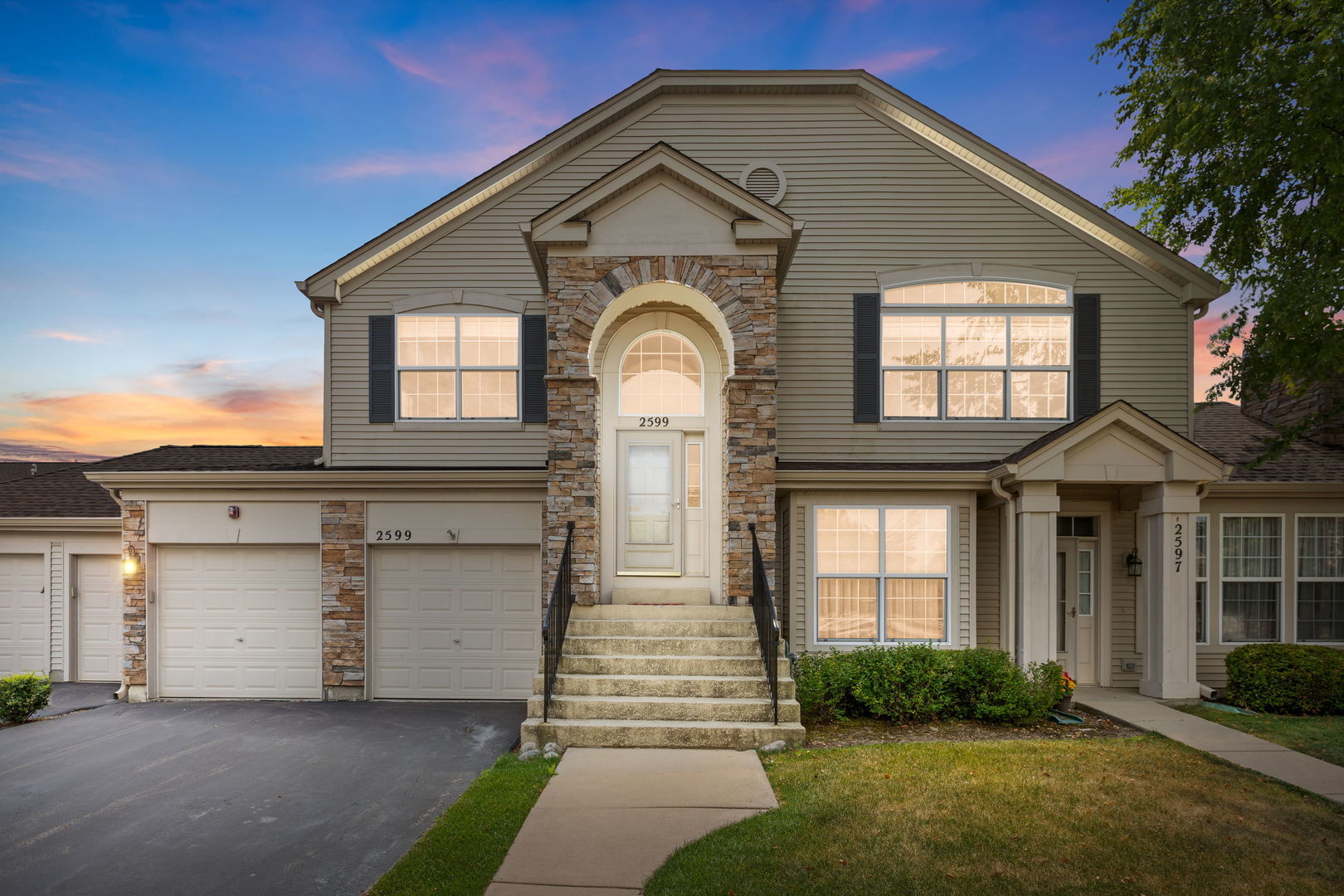 Property Photo: 2599 Oak Drive 2599 IL 60118