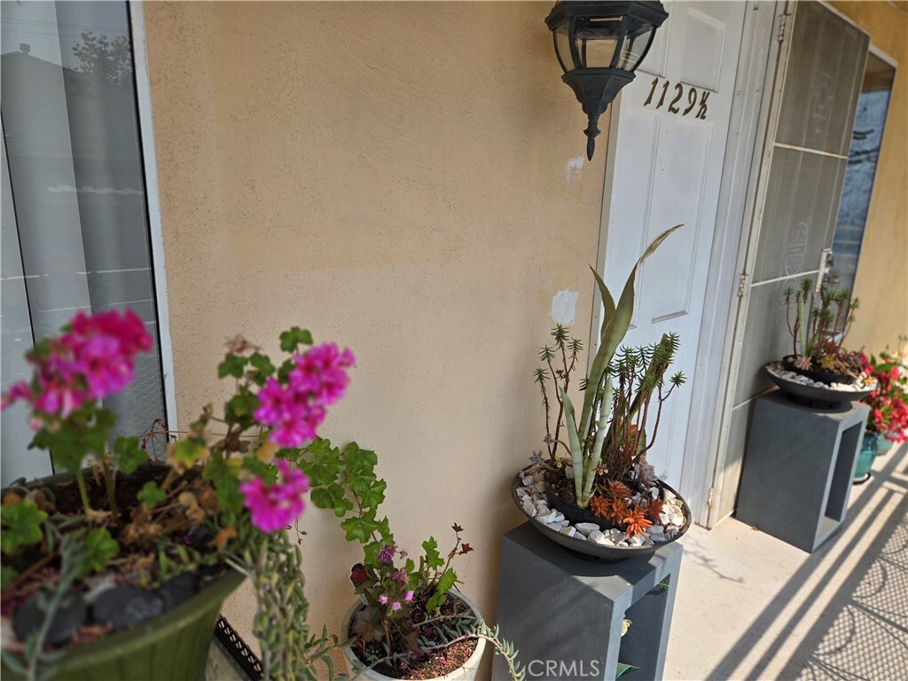 Property Photo: 1129 1/2 N Clark Street 1129 1/2 CA 90069