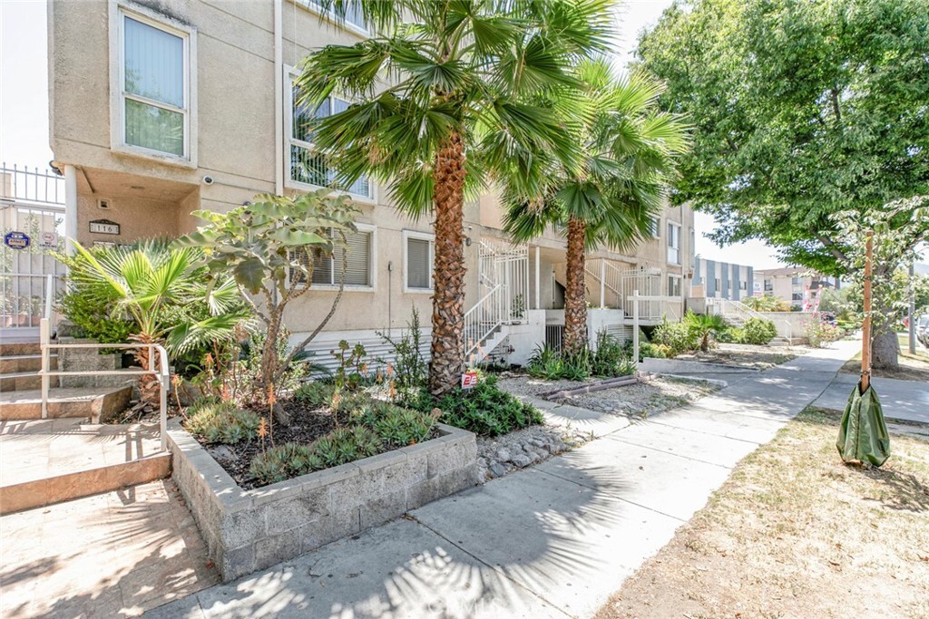 Property Photo: 116 W Maple Street 25 CA 91204