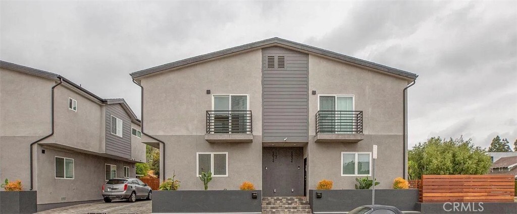Property Photo: 5026 1/2 Cleon Avenue CA 91601