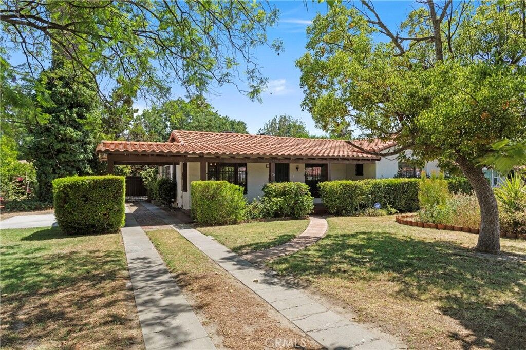 Property Photo: 733 W 24th Street CA 92405
