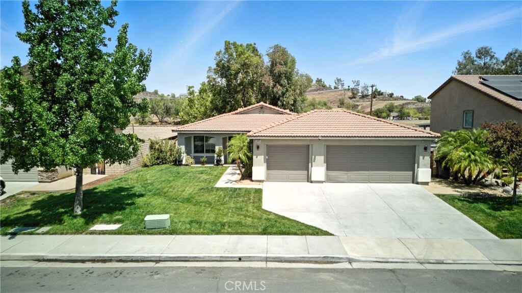 Property Photo: 23885 Cheyenne Canyon Drive CA 92587
