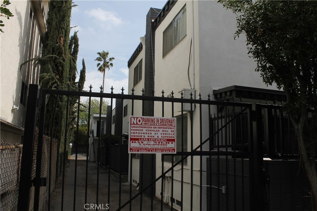 Property Photo: 5236 Kester Avenue 6 CA 91411