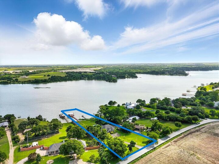 Property Photo: 155 Lakeshore Drive TX 75165