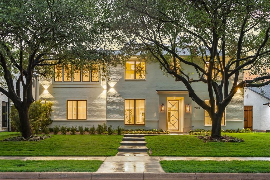 Property Photo: 7051 Chantilly Lane TX 75214