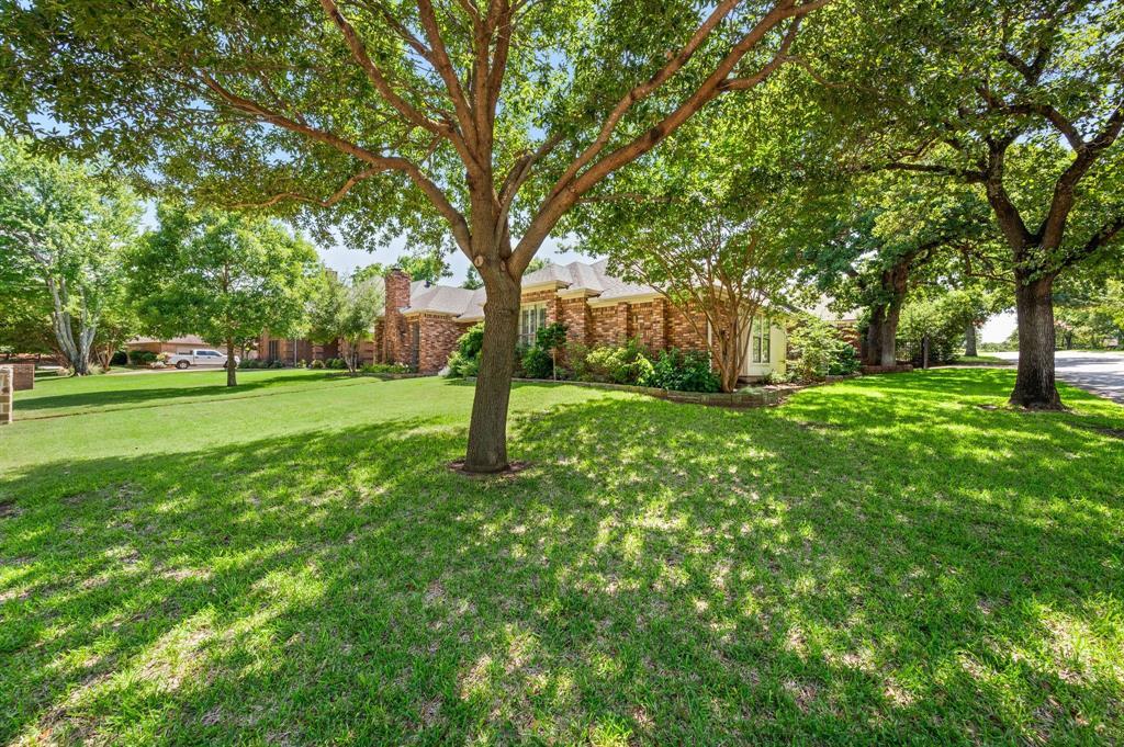 Property Photo: 3502 Edgehill Street TX 76051