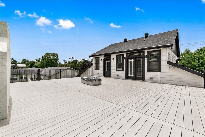 Property Photo:  212 NW G Street  AR 72712 