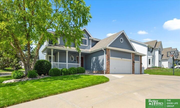 Property Photo:  908 Wicklow Road  NE 68046 