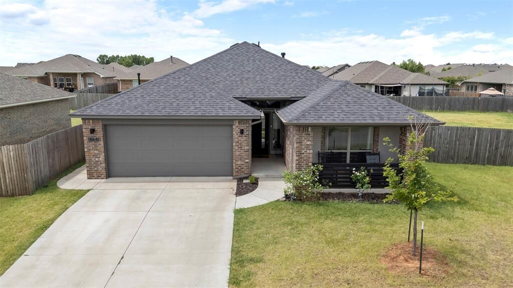 Property Photo: 18641 Como Drive OK 73012