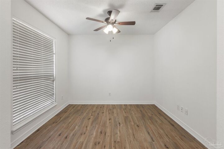 Property Photo:  6917 Kapok Dr  FL 32583