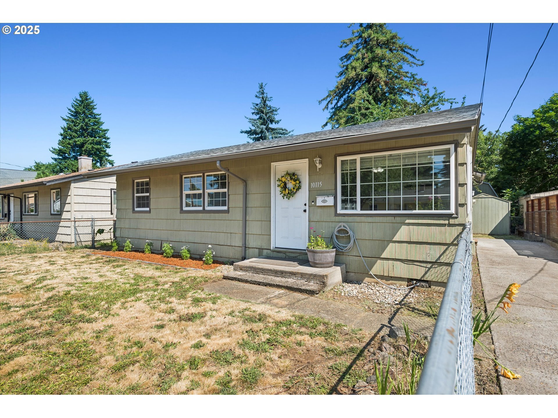 Property Photo: 10115 SE Knight St OR 97266