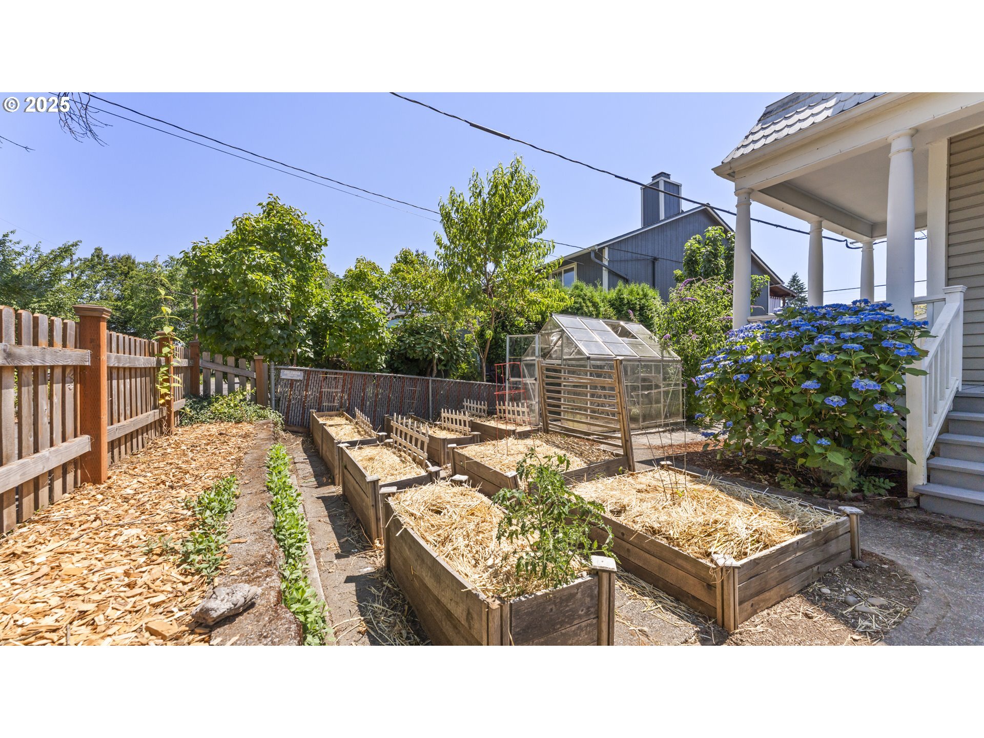 Property Photo: 7824 SE Alder St OR 97215