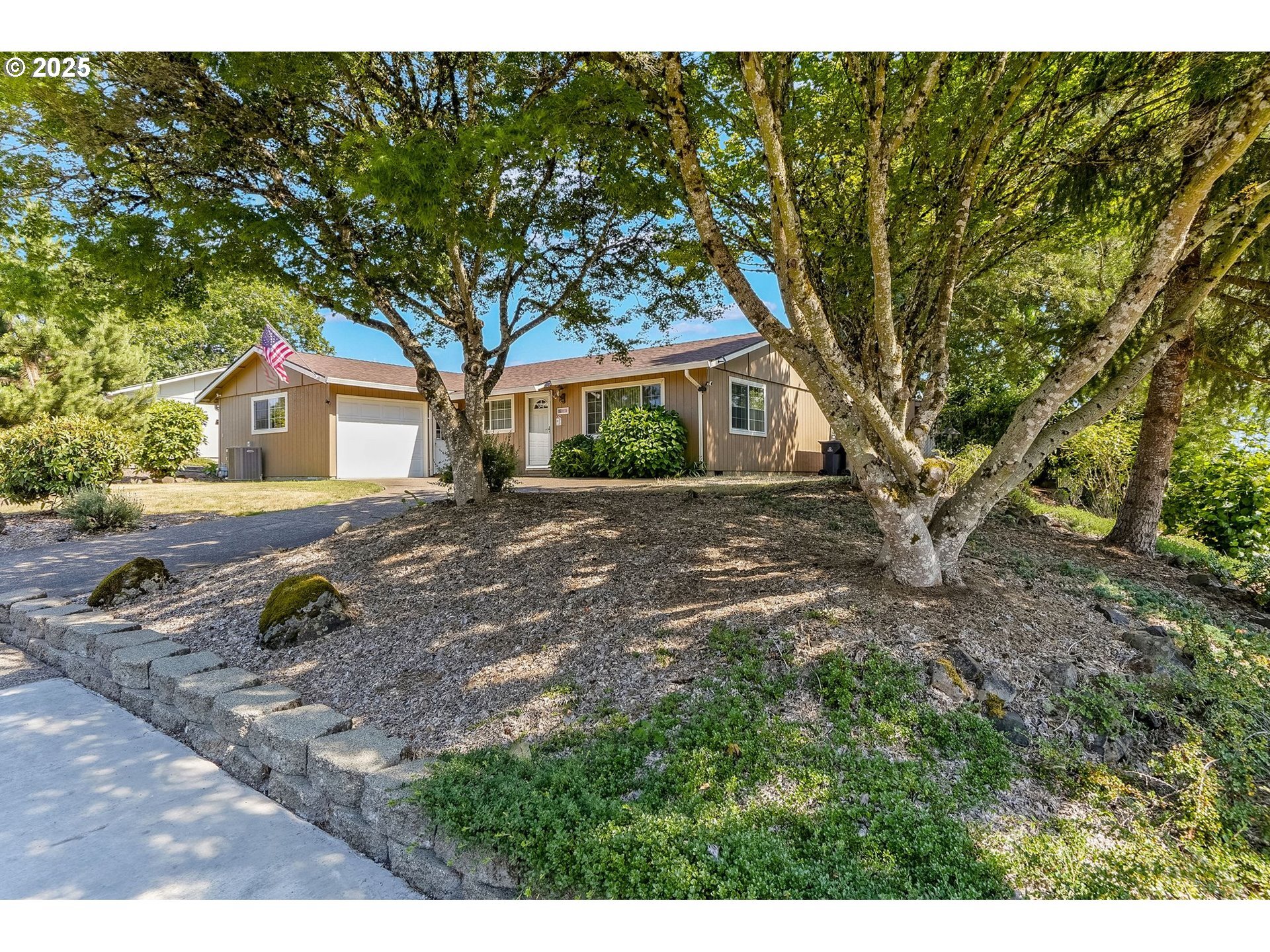 Property Photo: 111 NE Gerlinger Ln OR 97338