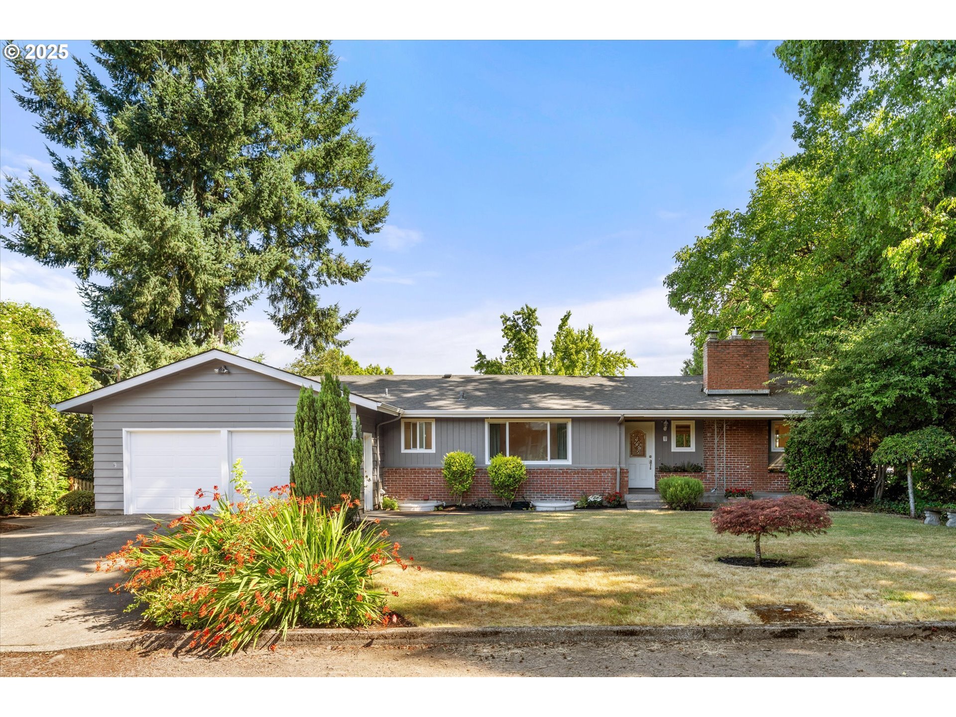 Property Photo: 7505 SW Crestview St OR 97223