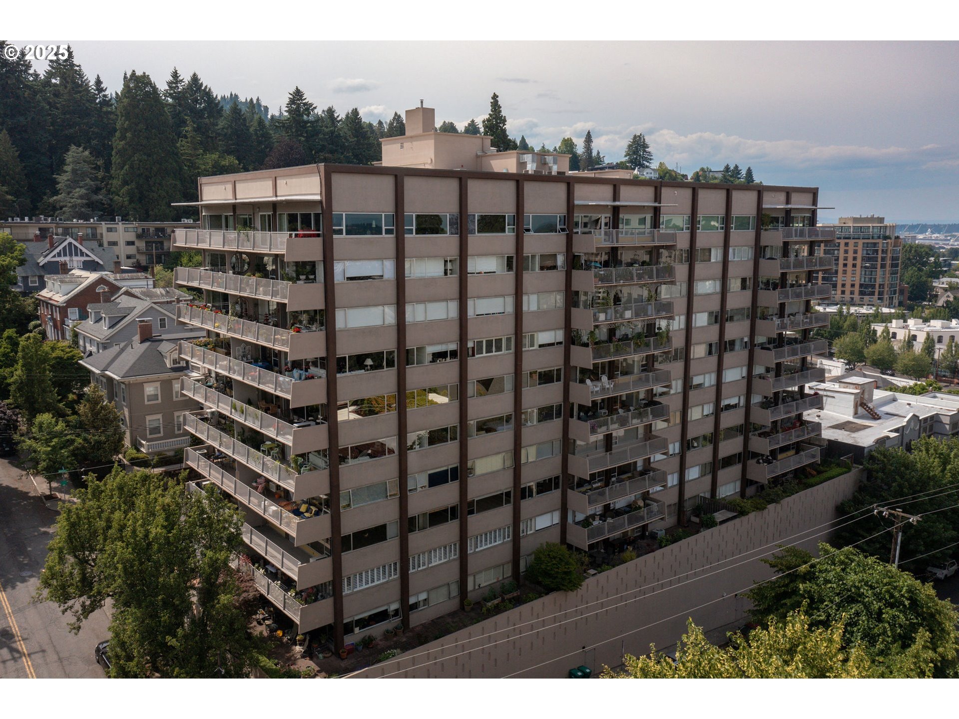 Property Photo:  2323 SW Park Pl 502  OR 97205 