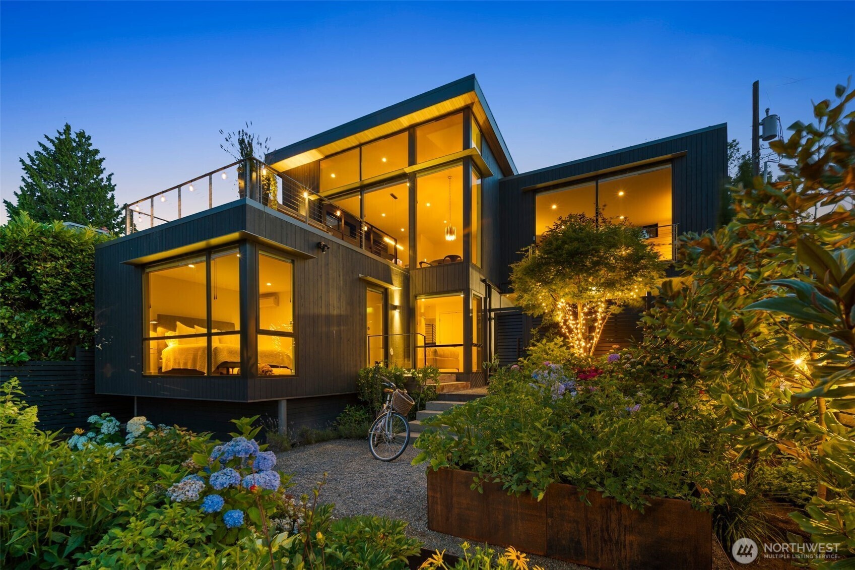 Property Photo: 2814 Boyer Avenue E WA 98102