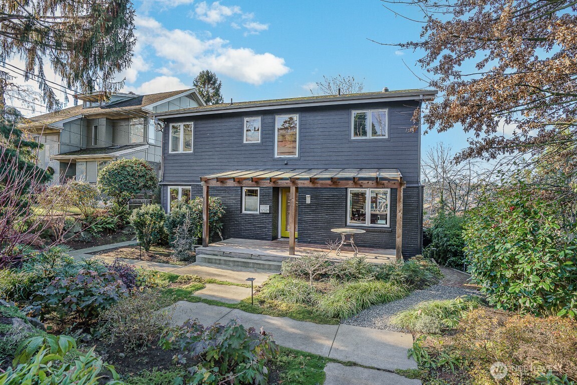 Property Photo: 3047 12th Avenue W WA 98119