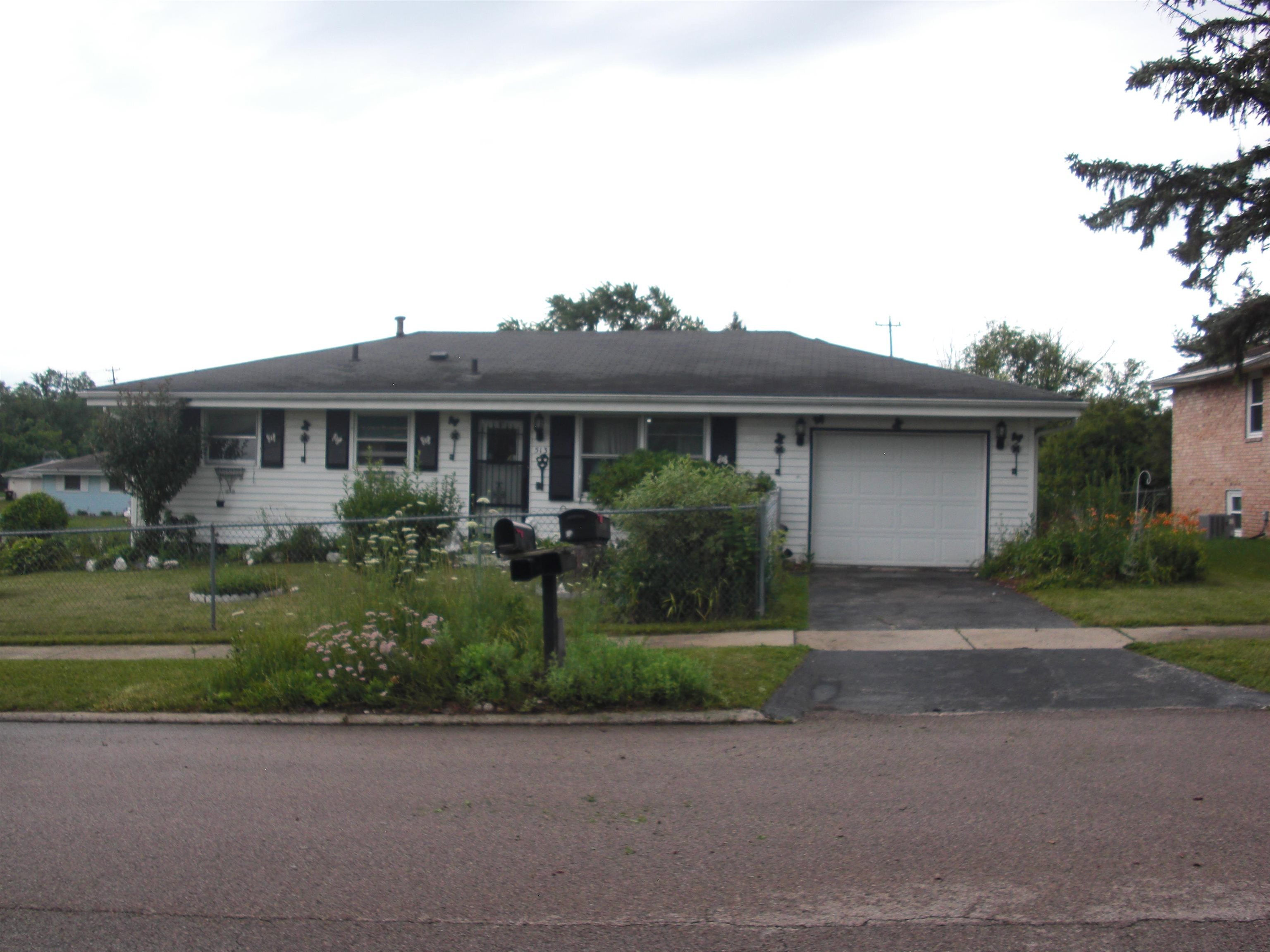 Property Photo: 513 Overland Trail IL 61101