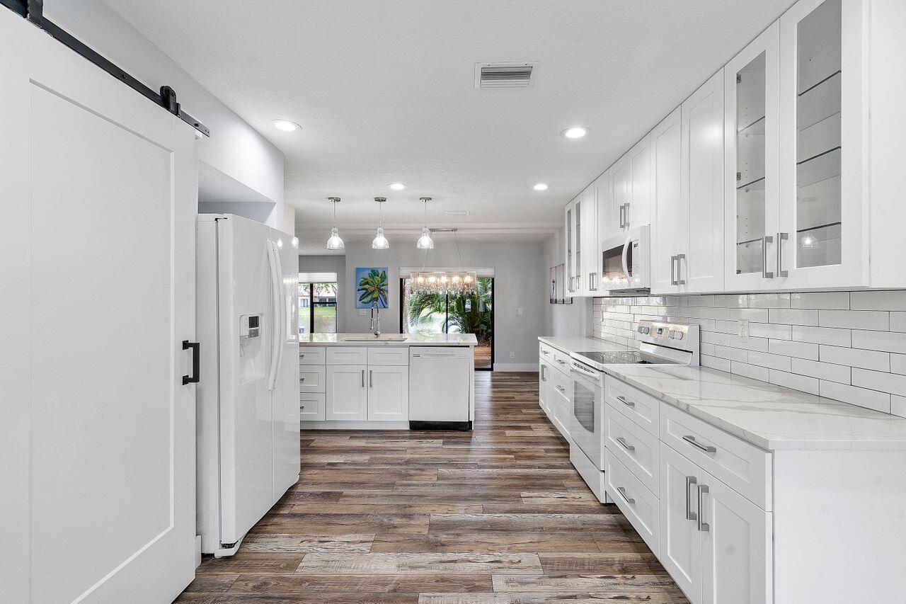 Property Photo: 624 N Deer Creek North Shore Drive N FL 33442
