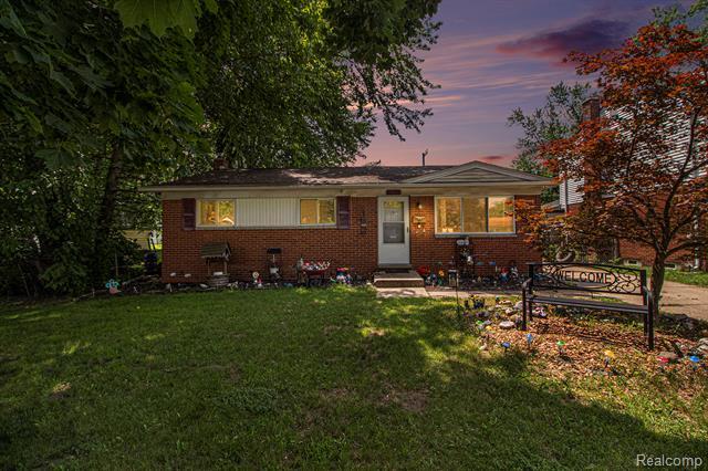 Property Photo: 34919 Glover MI 48184