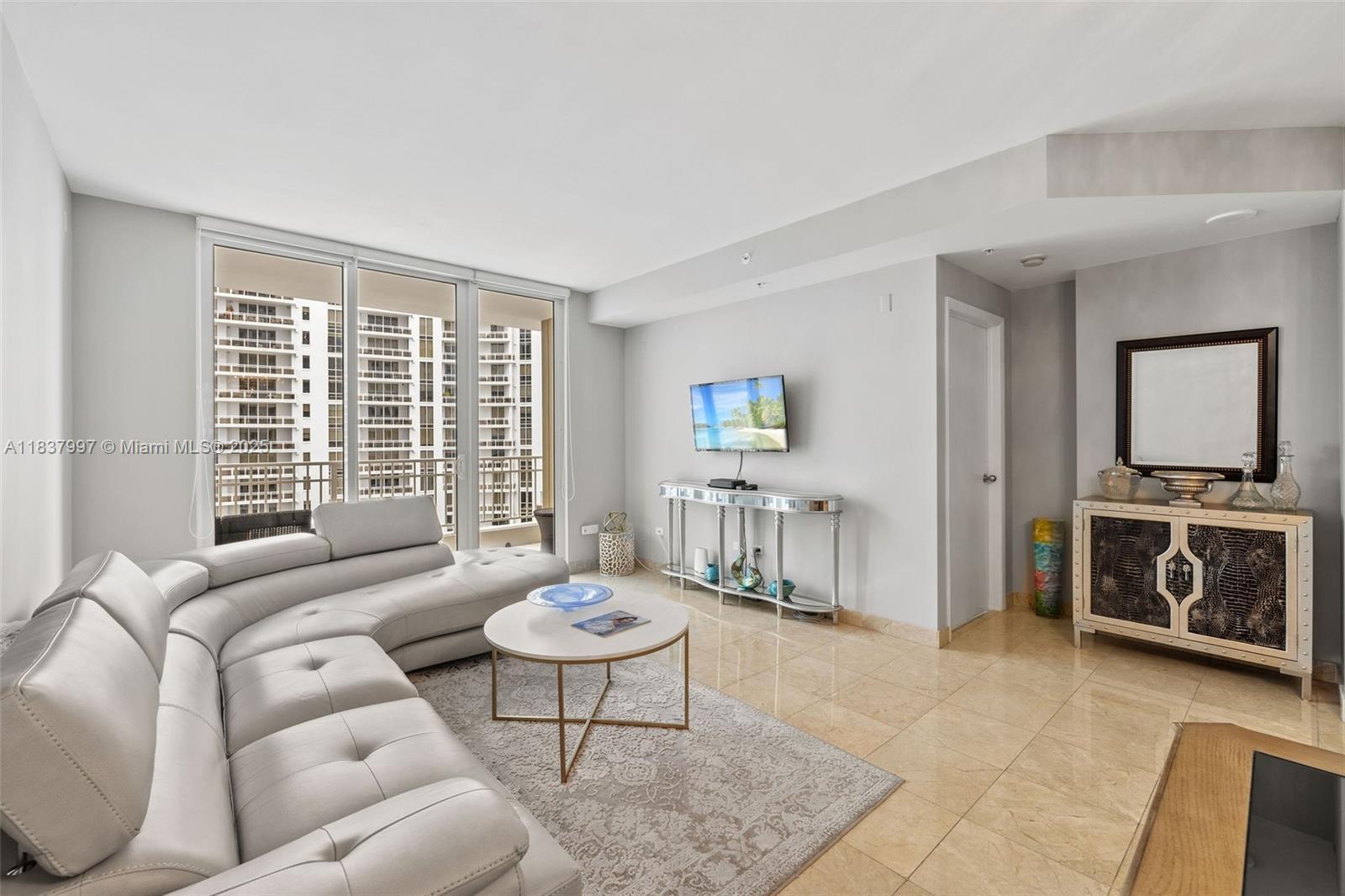 Property Photo: 801 Brickell Key Blvd 2006 FL 33131