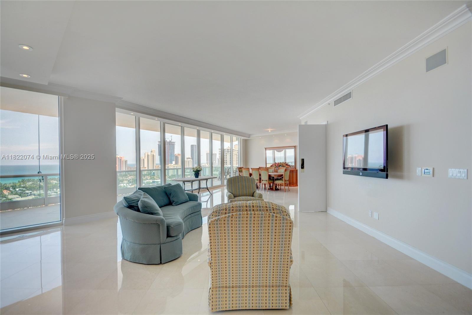 Property Photo: 20155 NE 38th Ct 2201 FL 33180