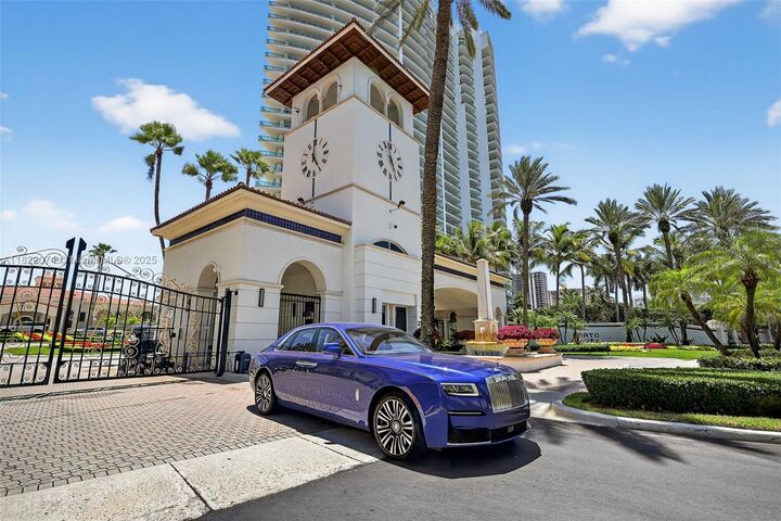 Property Photo:  20155 NE 38th Ct 2201  FL 33180 